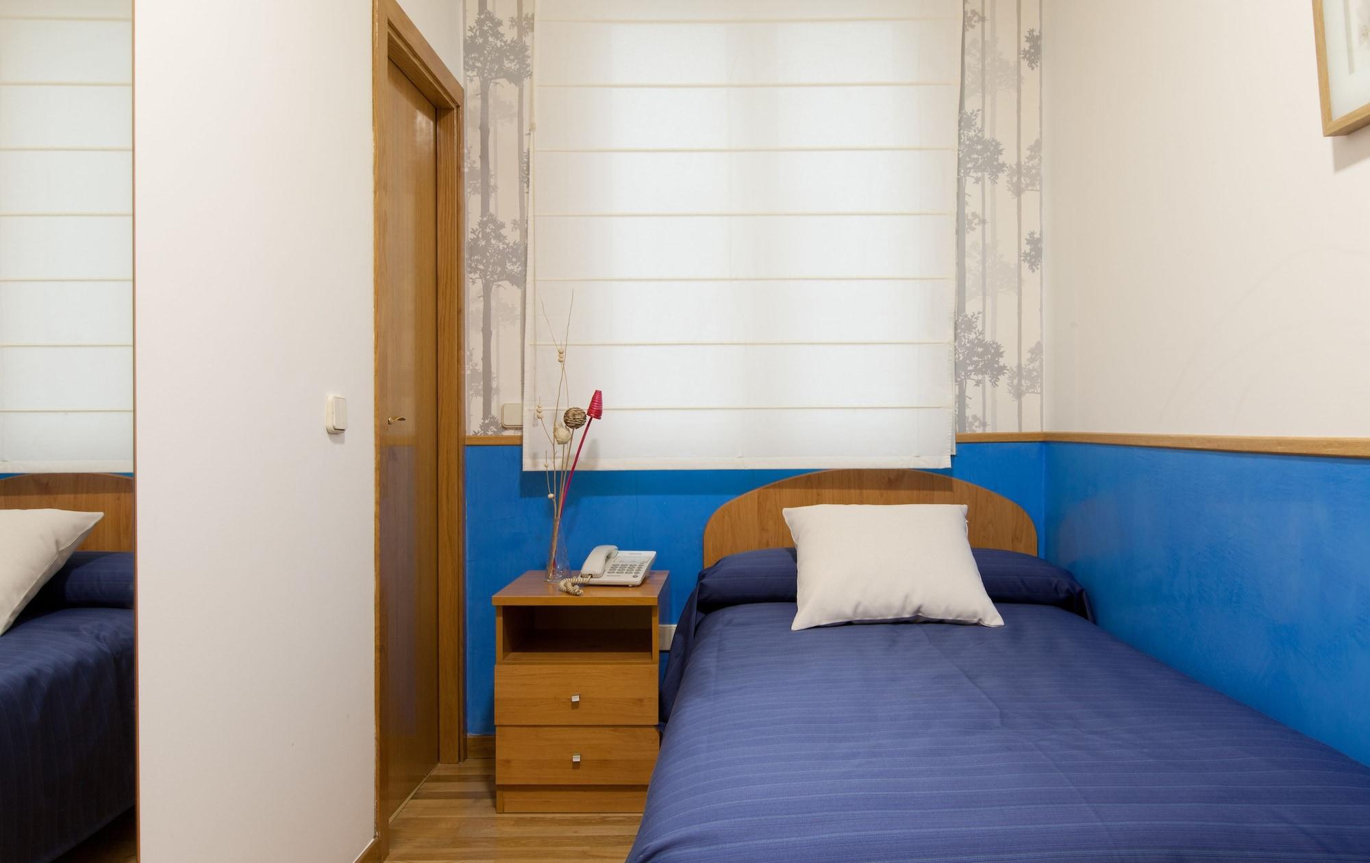 Hostal Montaloya Madrid Exteriér fotografie