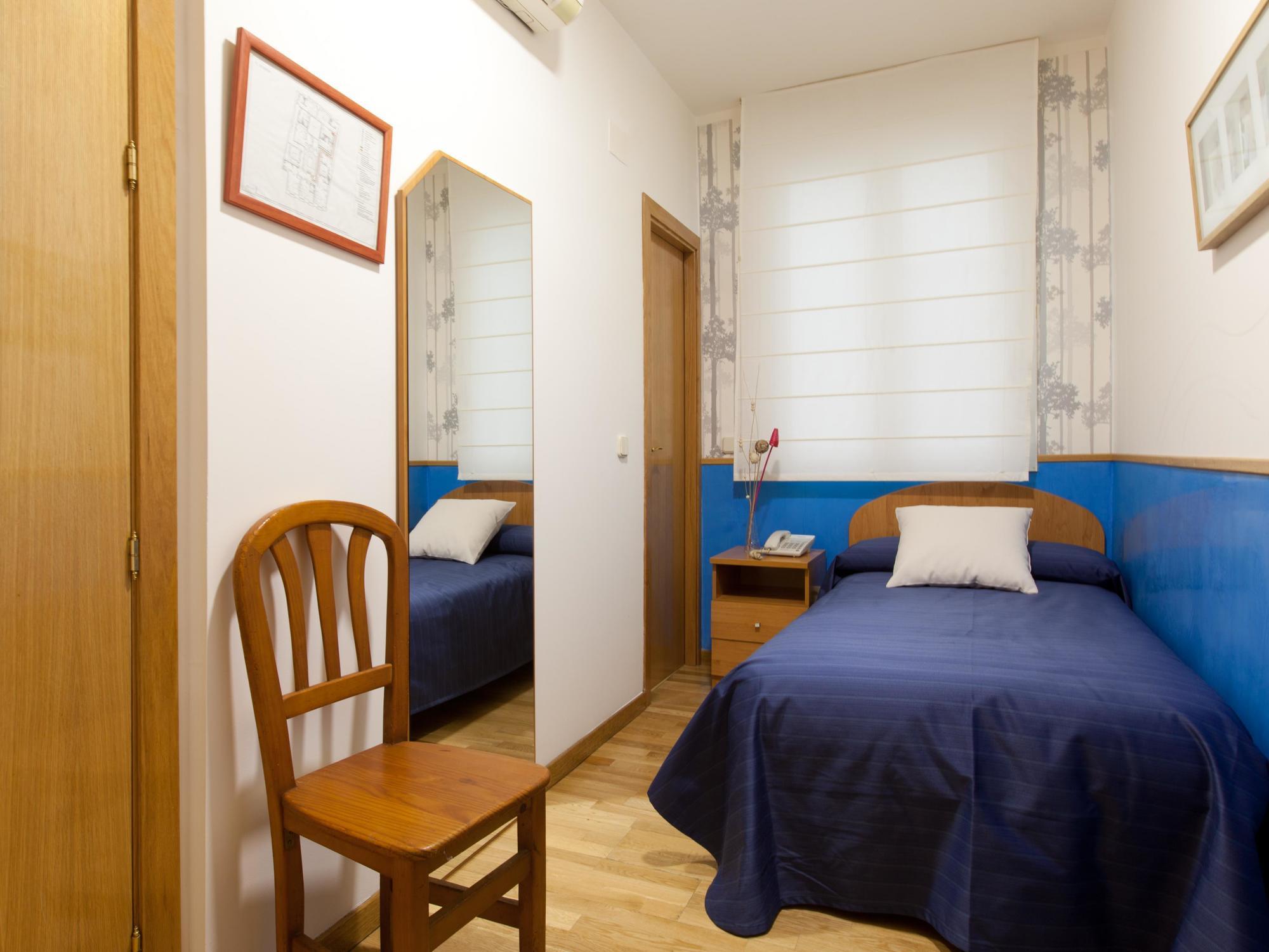 Hostal Montaloya Madrid Exteriér fotografie