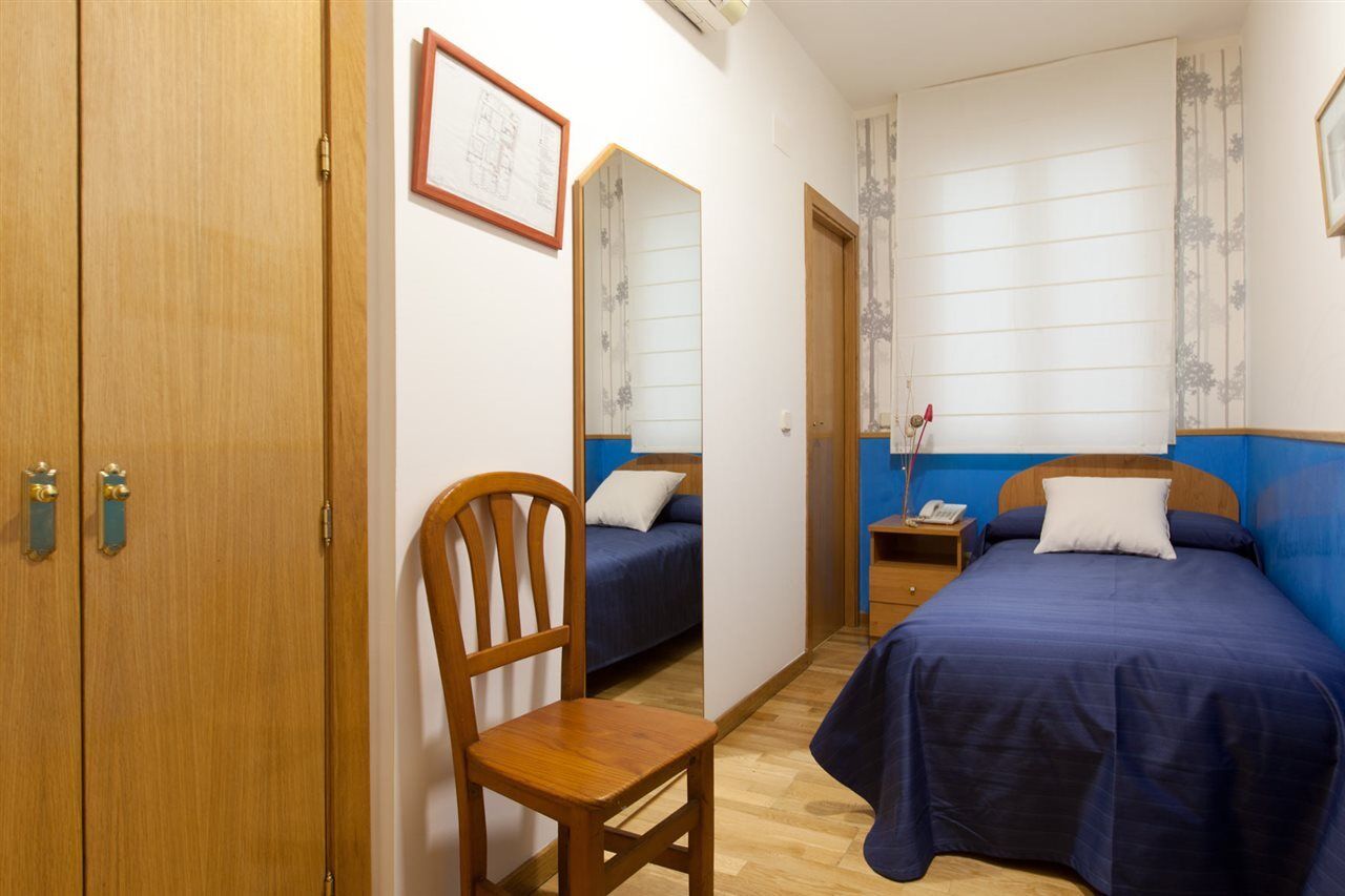 Hostal Montaloya Madrid Exteriér fotografie